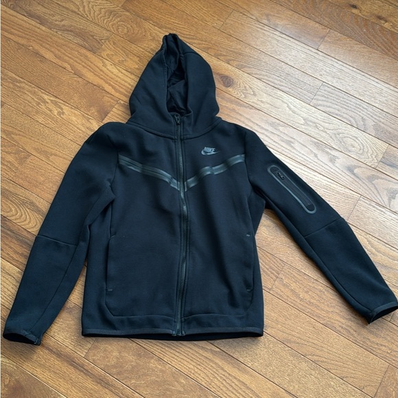 Nike Tech Black Performance Jacket with Hood - Picture 1 of 2